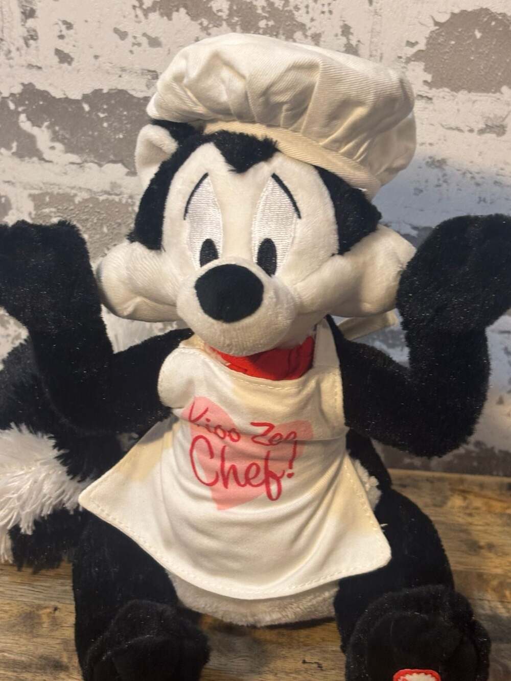 Hallmark Looney Tunes Pepe Le Pew "Kiss Zee Chef" Talking Plush Stuffed Animal